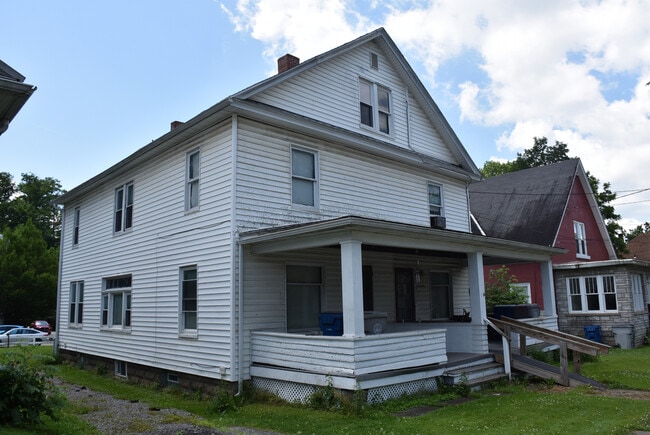 566 North St, Unit 566 in Meadville, PA - Building Photo - Building Photo