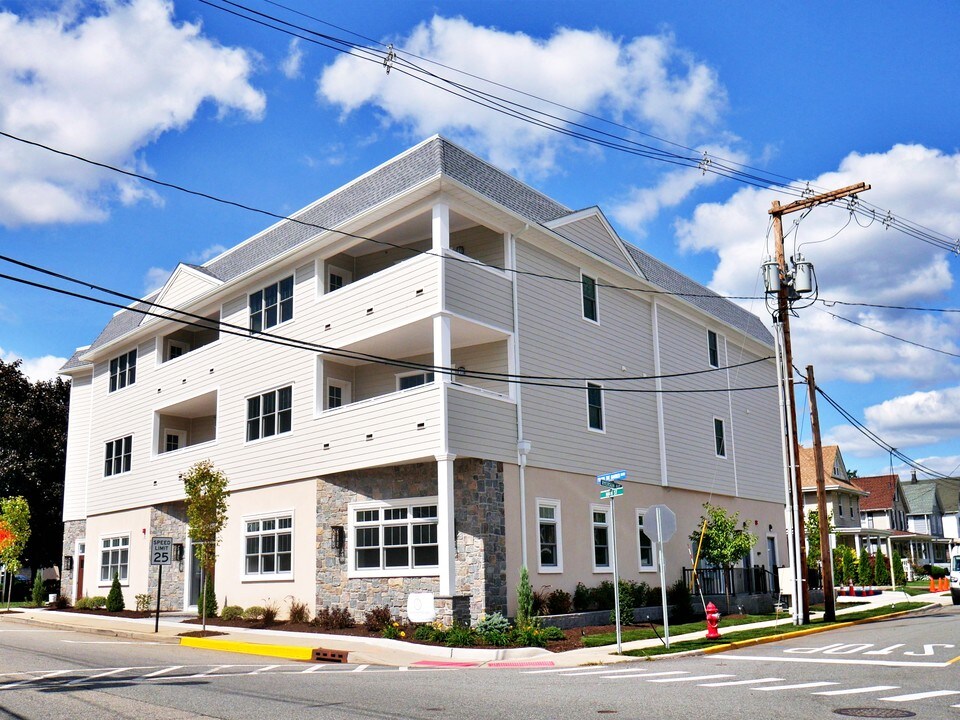 62 Main St, Unit 5 in Bloomingdale, NJ - Building Photo