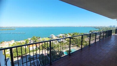 1000 Venetian Way in Miami Beach, FL - Building Photo - Building Photo