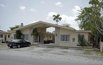 1260 NE 139th St in North Miami, FL - Building Photo - Building Photo