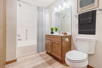 Brookfield Highlands Apartments 55+ in Waukesha, WI - Building Photo - Building Photo