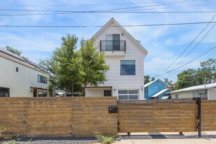 1153 Webberville Rd in Austin, TX - Building Photo