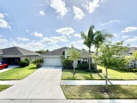 17134 White Mangrove Dr in Wimauma, FL - Building Photo