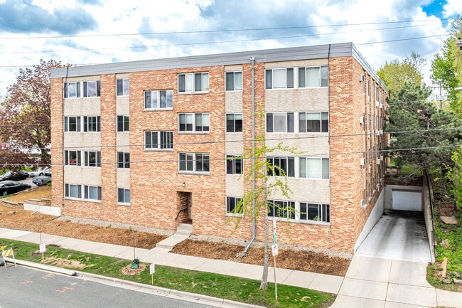Harriet Hills Condominiums in Minneapolis, MN - Building Photo - Building Photo