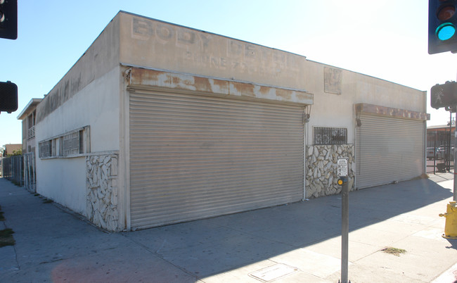 250 69th St in Los Angeles, CA - Foto de edificio - Building Photo