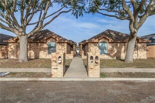 933 English Ave in Edinburg, TX - Building Photo