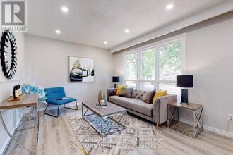 105 Aurora Heights Dr in Aurora, ON - Building Photo - Building Photo