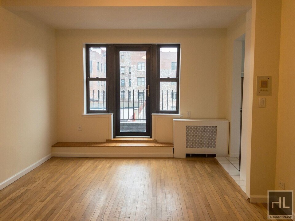 AMSTERDAM AVENUE in New York, NY - Building Photo