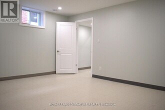 709 Upper Paradise Rd in Hamilton, ON - Building Photo - Building Photo