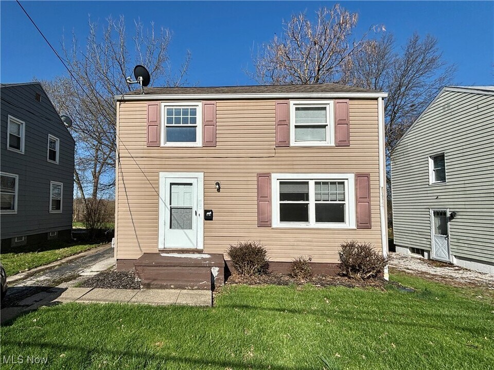 476 Keck St in Akron, OH - Building Photo