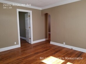 24692 Rosalind Ave in Eastpointe, MI - Building Photo - Building Photo