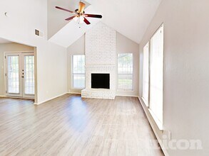 900 Freshwood Ct in Arlington, TX - Building Photo - Building Photo