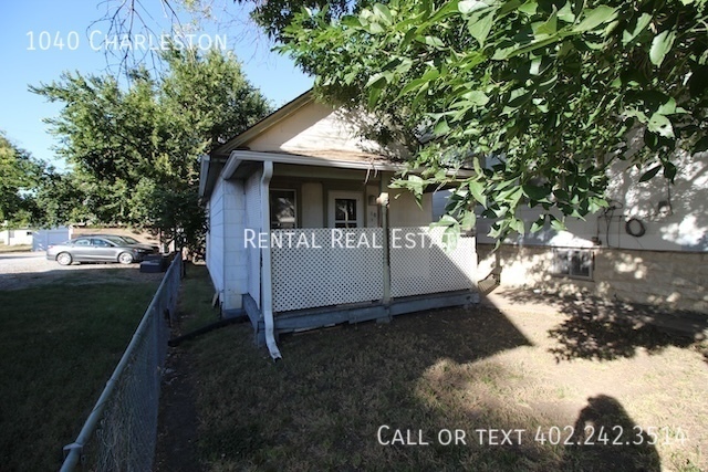 1040 Charleston St in Lincoln, NE - Foto de edificio - Building Photo