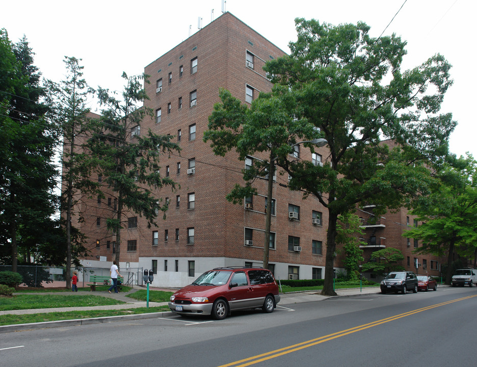 Overlook Towers in White Plains, NY - Building Photo