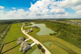 76 Palmero Way in Manvel, TX - Building Photo