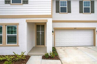 1679 Meadowlark Dr in Deltona, FL - Foto de edificio - Building Photo
