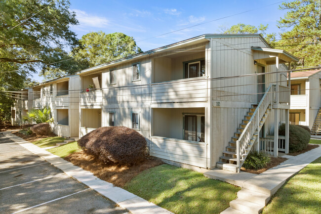 Seminole Village in Tallahassee, FL - Foto de edificio - Building Photo