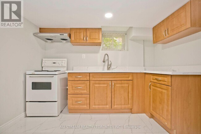 463 Dawes Rd in Toronto, ON - Building Photo - Building Photo