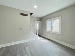 414 E 8th Ave in Hutchinson, KS - Building Photo - Building Photo