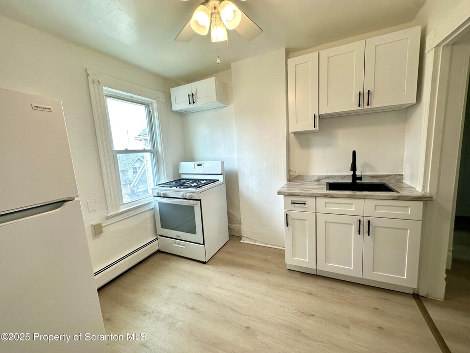 1010 Myrtle St in Scranton, PA - Building Photo
