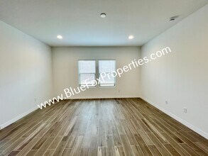 5542 Coyote Star Rd in Marana, AZ - Building Photo - Building Photo