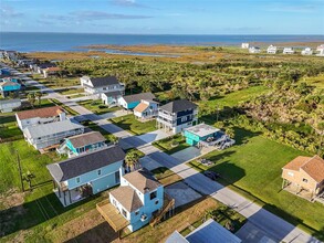 4126 San Jacinto Dr in Galveston, TX - Building Photo - Building Photo
