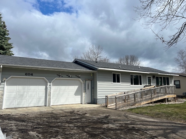 604 W Oak St, Unit B in Osakis, MN - Building Photo - Building Photo