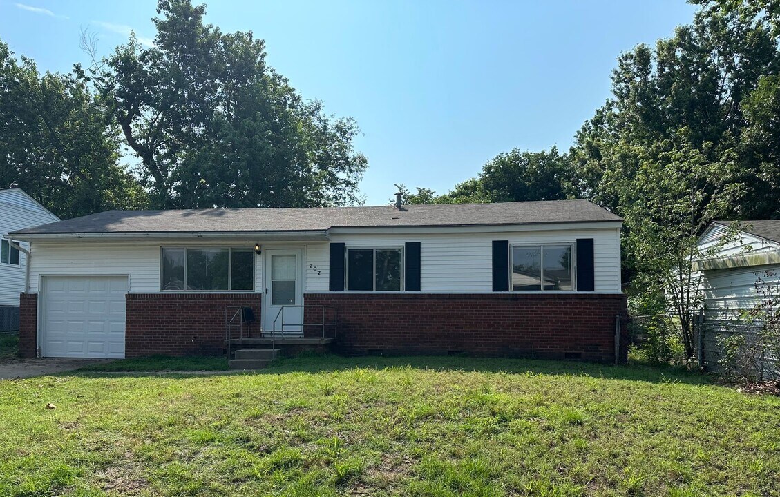 707 N Birch Ave in Sand Springs, OK - Building Photo