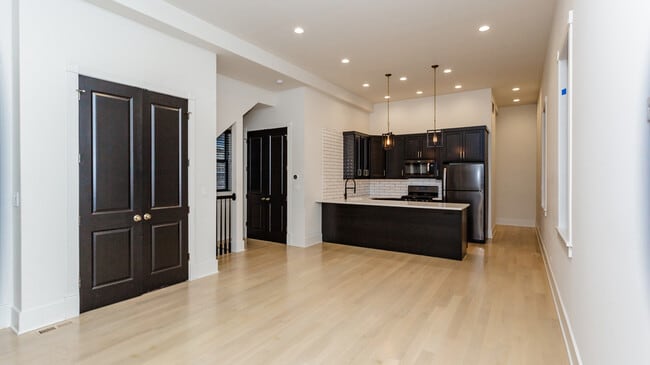 property at 1327 N Wicker Park Ave