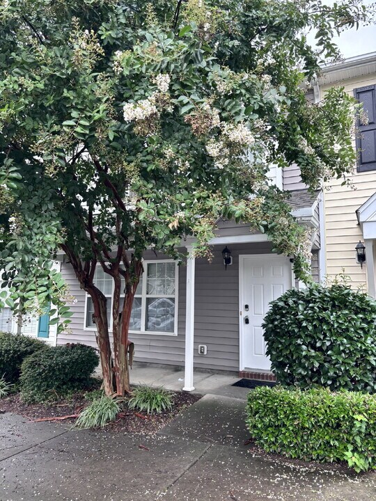 8024 River Gold Ln in Raleigh, NC - Building Photo