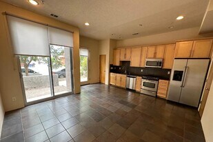 873-895 Silver Ave SW in Albuquerque, NM - Building Photo