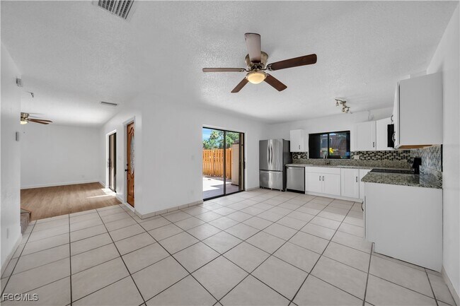 1444 Park Shore Cir in Ft. Myers, FL - Building Photo - Building Photo