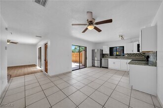 1444 Park Shore Cir in Ft. Myers, FL - Building Photo - Building Photo