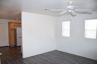 3672 Moonlit Beach Ave in Las Vegas, NV - Foto de edificio - Building Photo