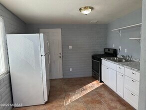5737 E 24th St in Tucson, AZ - Building Photo - Building Photo