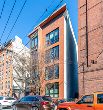 306 6th St in Hoboken, NJ - Building Photo - Building Photo