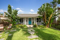 305 Neptune Ave in Encinitas, CA - Foto de edificio - Building Photo