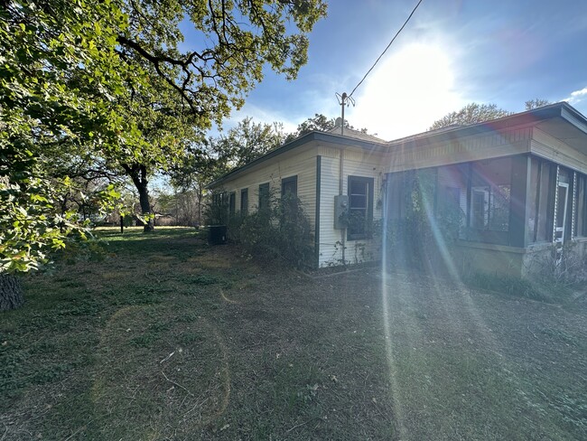 623 W First St in Hico, TX - Building Photo - Building Photo