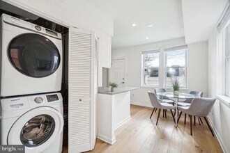 325 17th St SE in Washington, DC - Building Photo - Building Photo