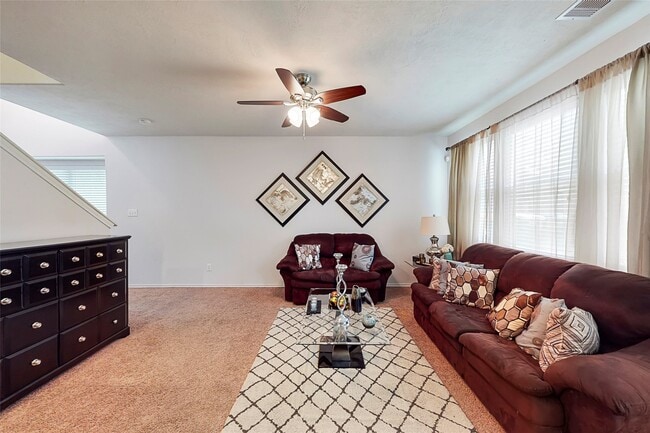 property at 3 Fairlee Ct