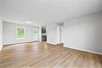 717 Green Valley Ct in Clarksville, TN - Foto de edificio - Building Photo