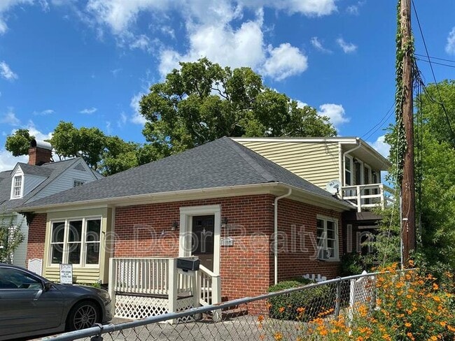 property at 1107 B Richmond Rd