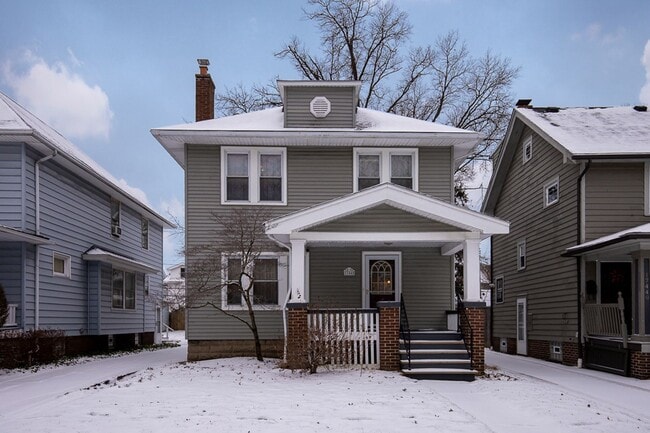 17445 Woodford Ave in Lakewood, OH - Building Photo - Building Photo