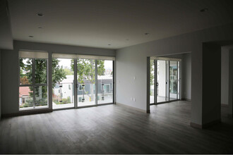 10925 Hartsook St in Los Angeles, CA - Building Photo - Building Photo