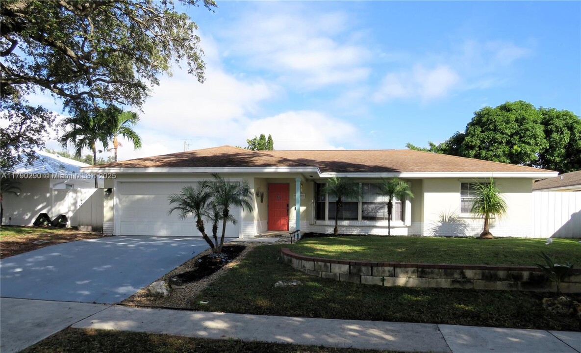 2359 Gabriel Ln in West Palm Beach, FL - Building Photo