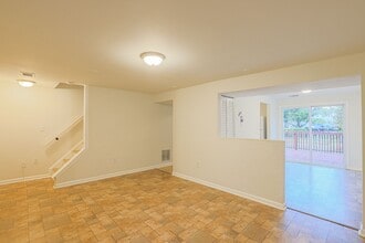 8096 Castle Rock Ct in Pasadena, MD - Building Photo - Building Photo