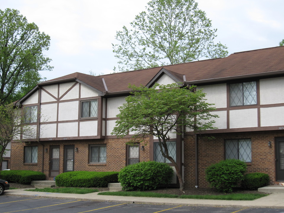 Cooper Woods Condominiums in Columbus, OH - Building Photo