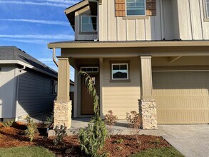 3718 S 42nd Pl in Ridgefield, WA - Building Photo - Building Photo