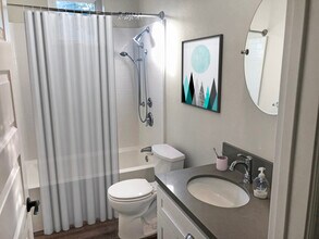 1524 F St, Unit Apr 203 in Sacramento, CA - Building Photo - Building Photo