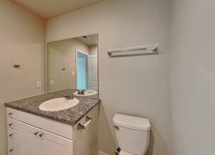 5721 Verracio Ct in San Antonio, TX - Foto de edificio - Building Photo